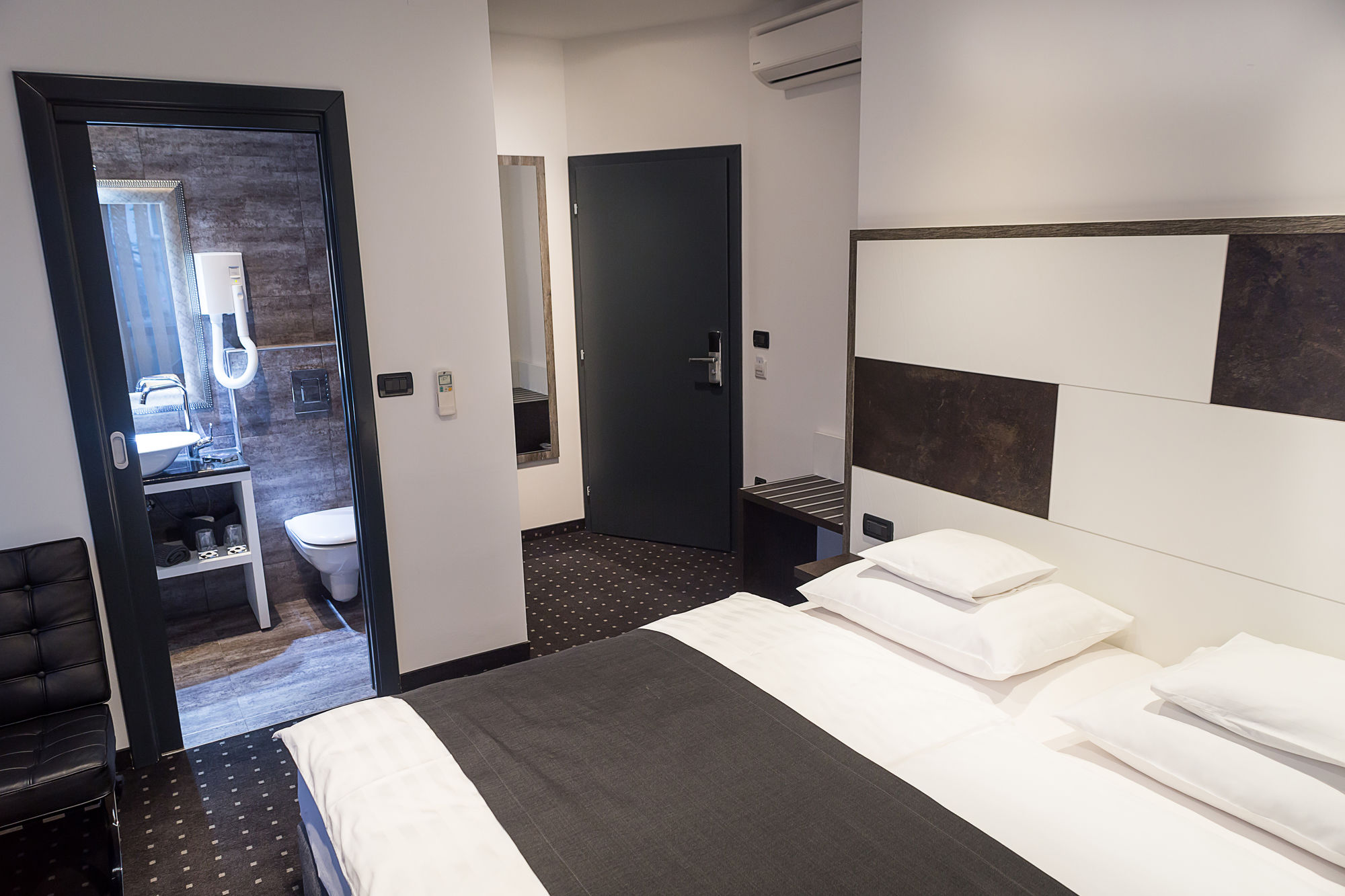 Log In Rooms