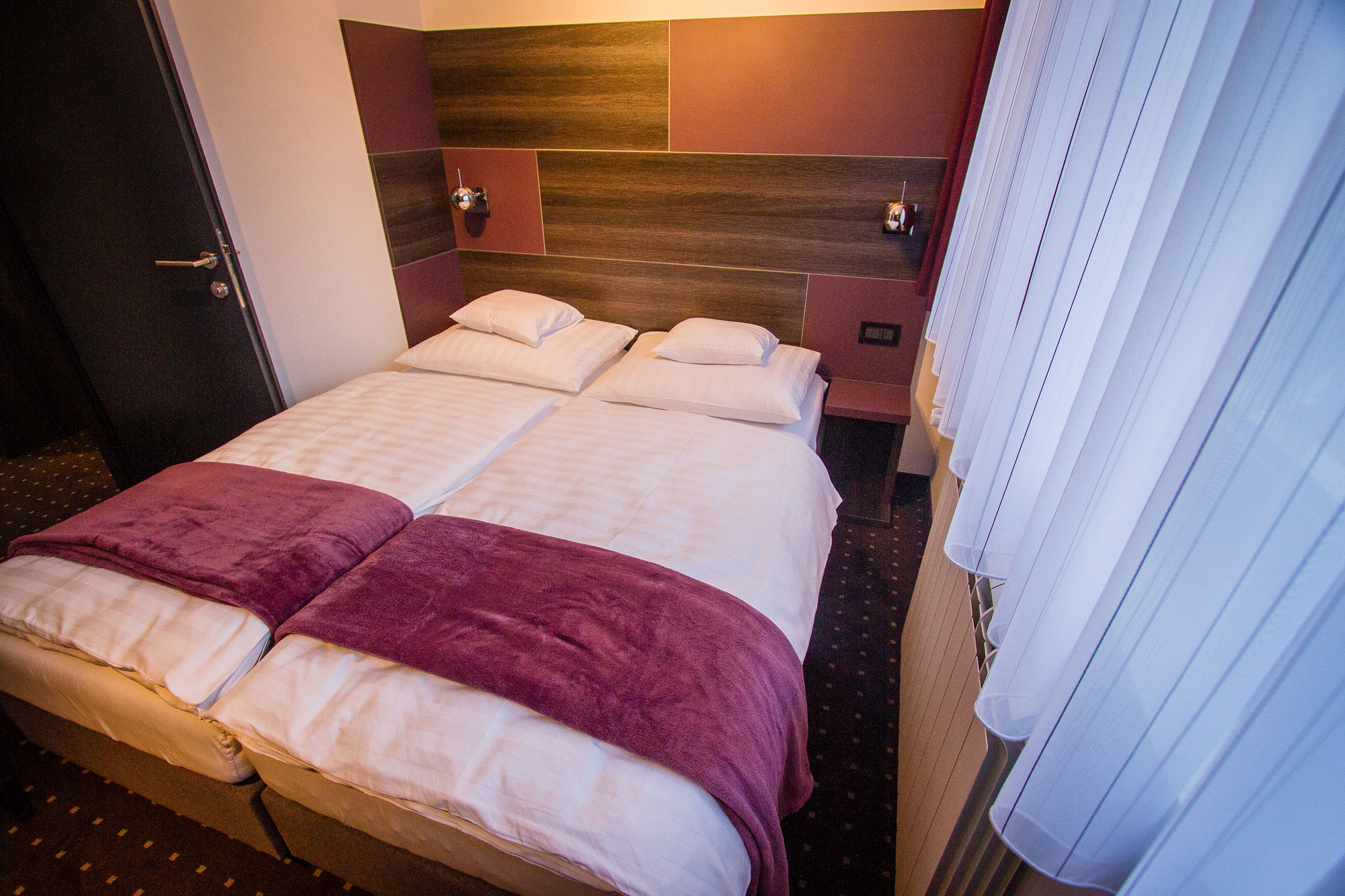 Log In Rooms