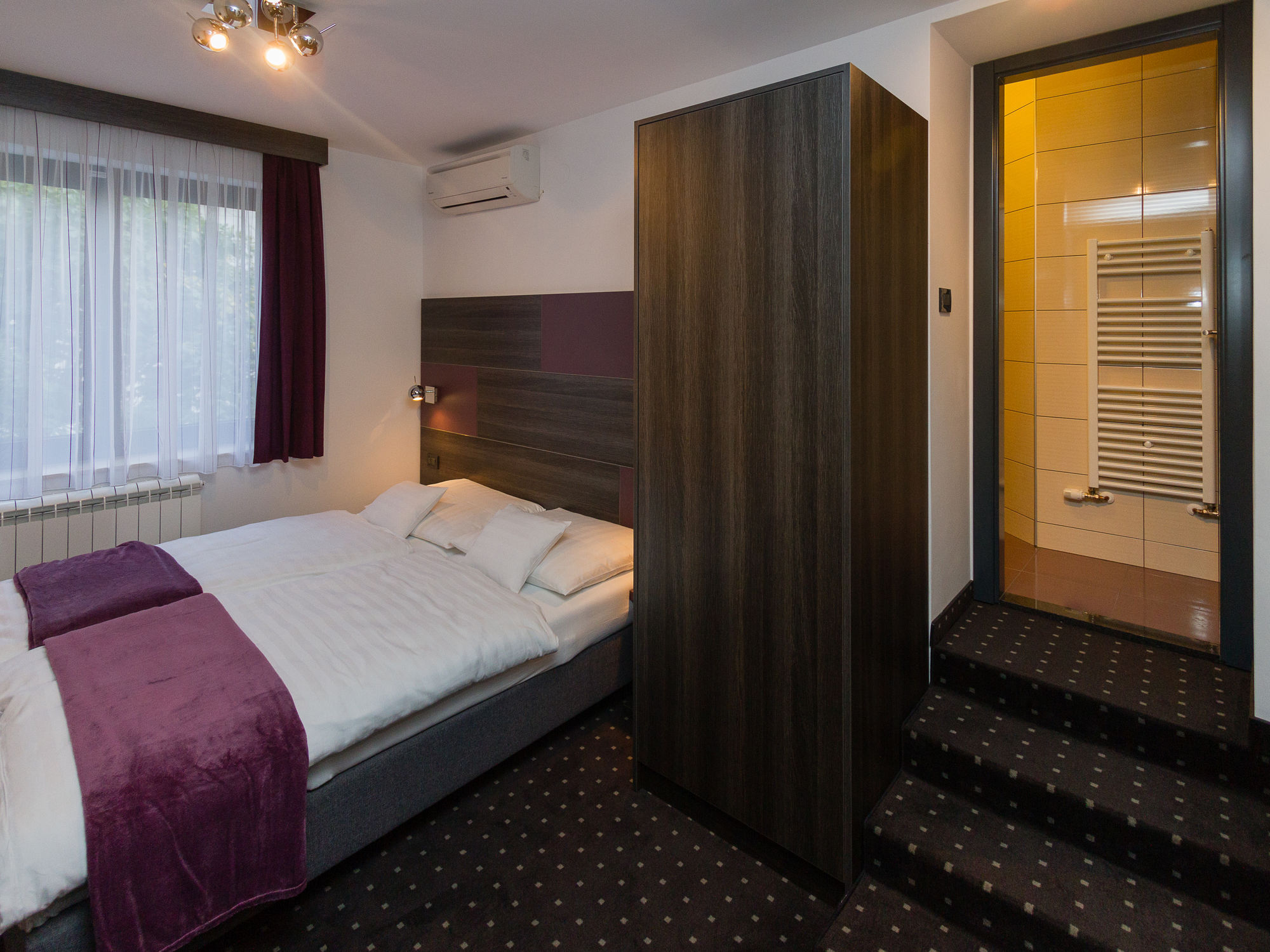 Log In Rooms