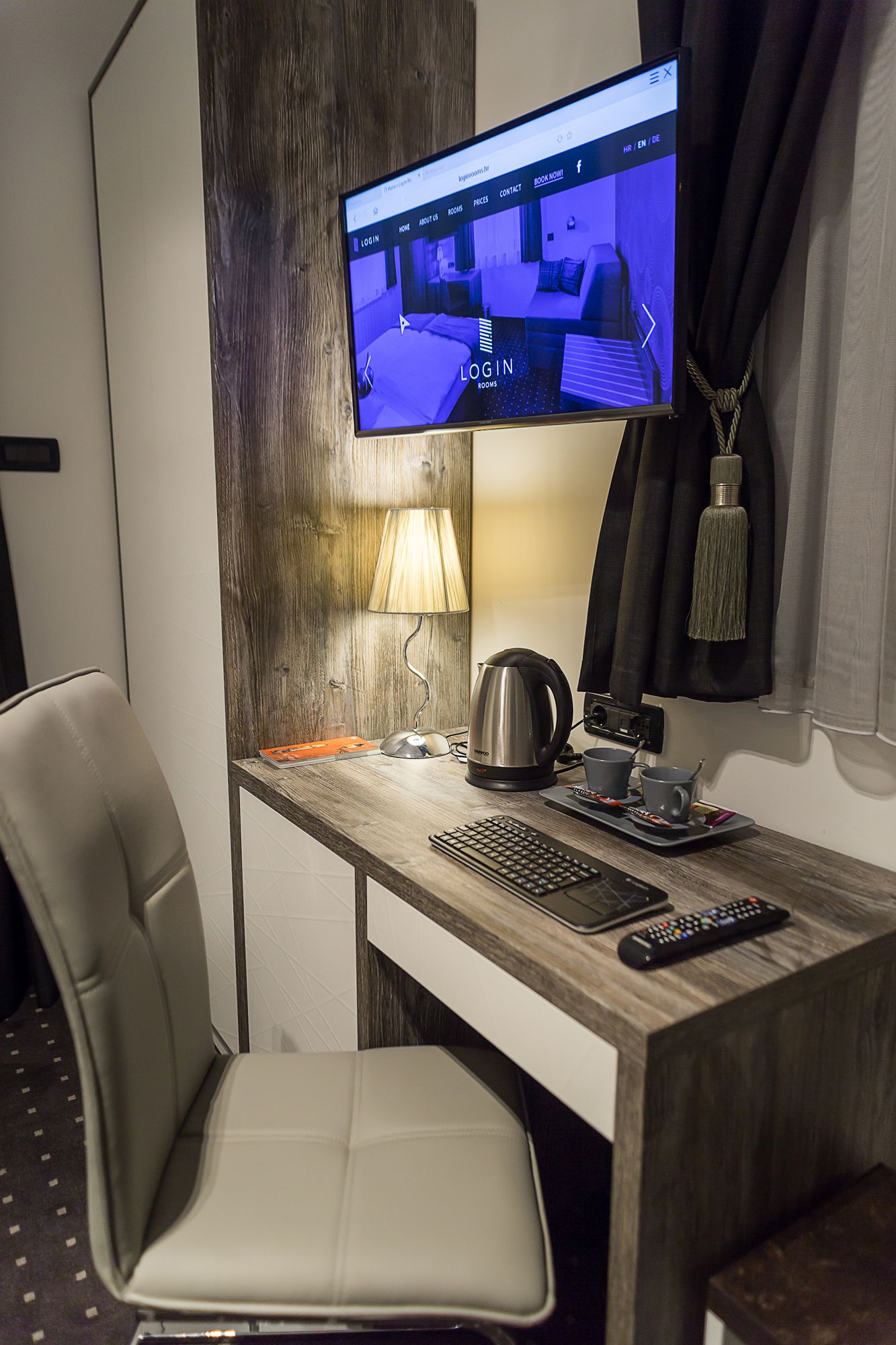 Log In Rooms