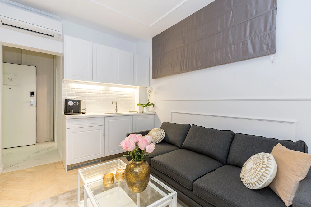 MM House - Adults Only