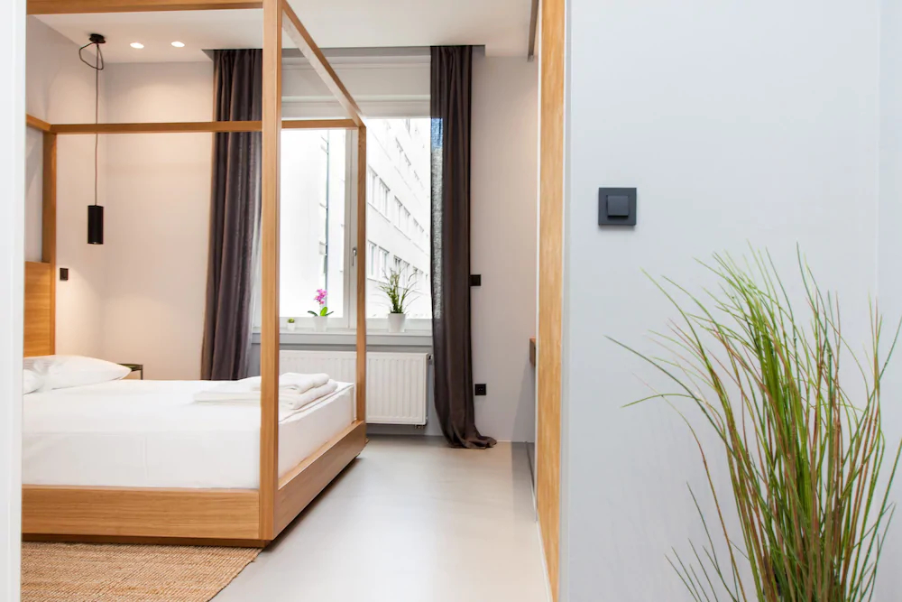 Rooms And Apartments Glossy