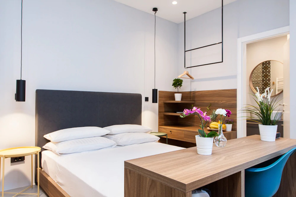 Rooms And Apartments Glossy