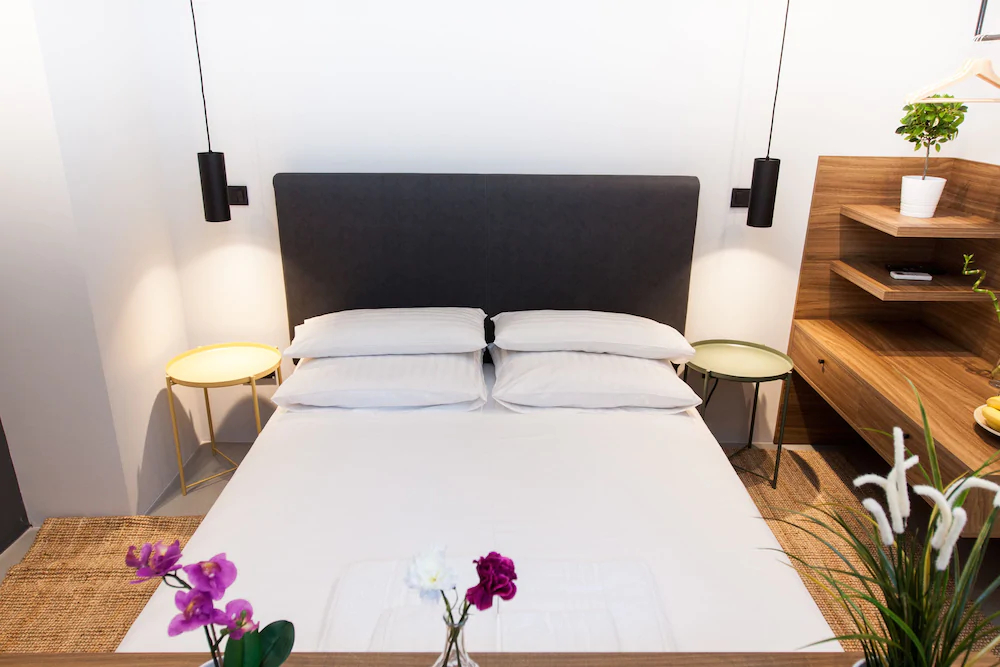 Rooms And Apartments Glossy