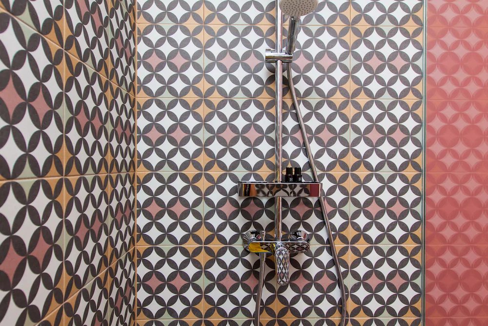 Rooms And Apartments Glossy