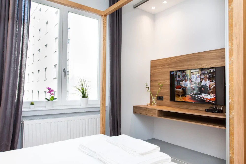 Rooms And Apartments Glossy