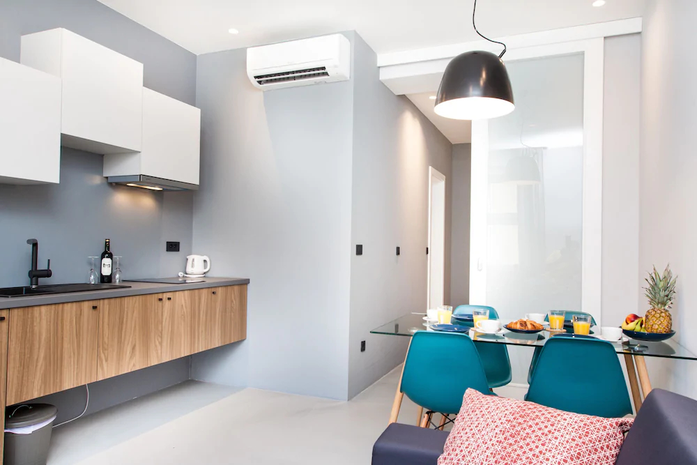 Rooms And Apartments Glossy