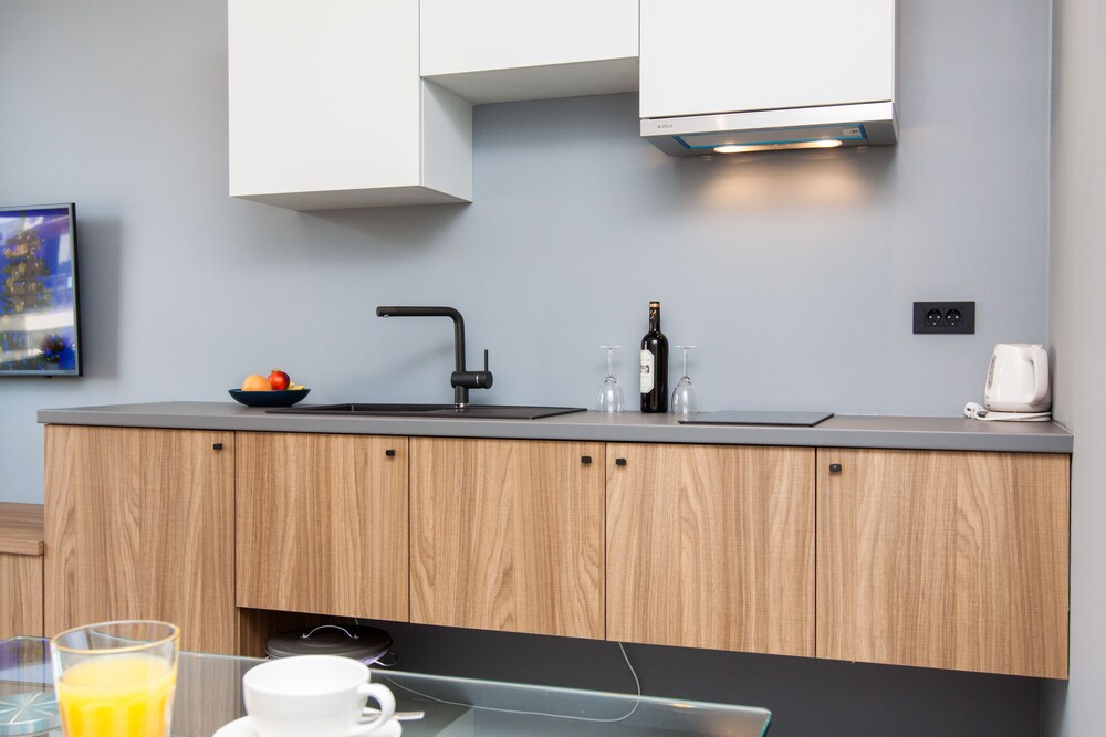 Rooms And Apartments Glossy