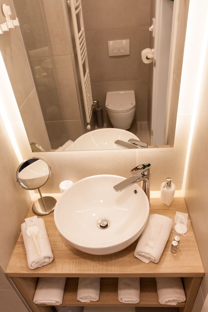Tesla Boutique Apartments