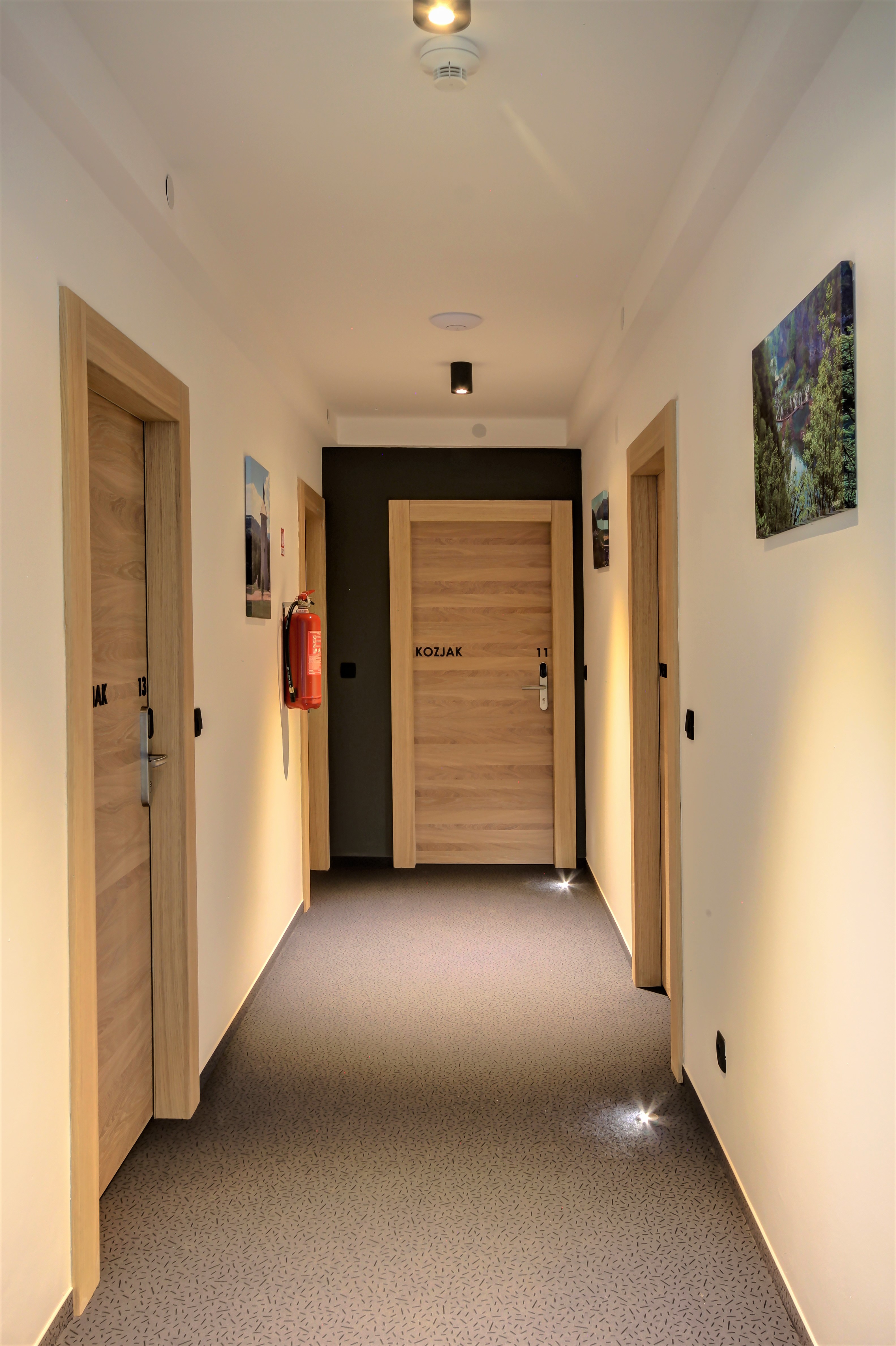 16 Lakes Hotel