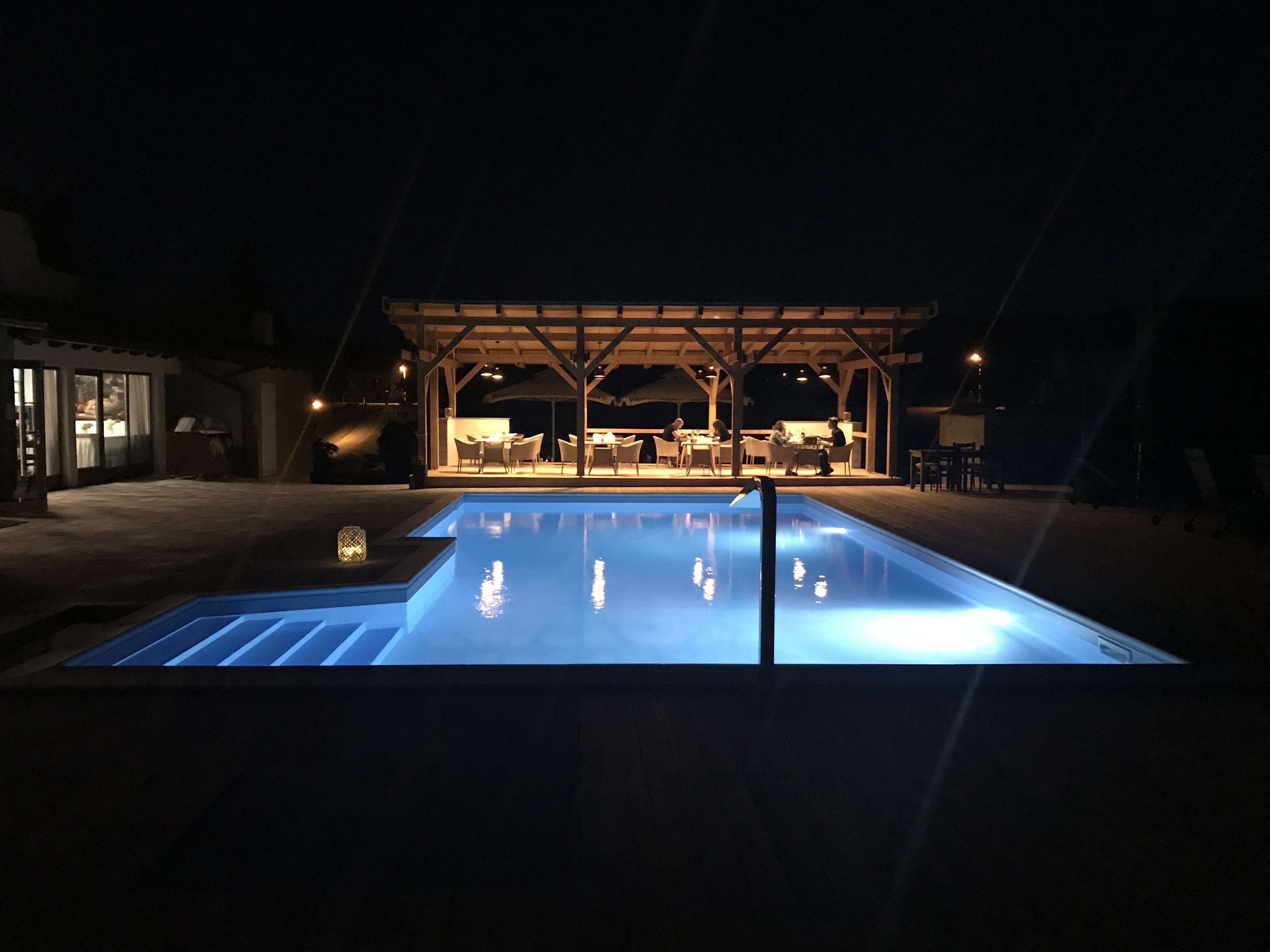 16 Lakes Hotel