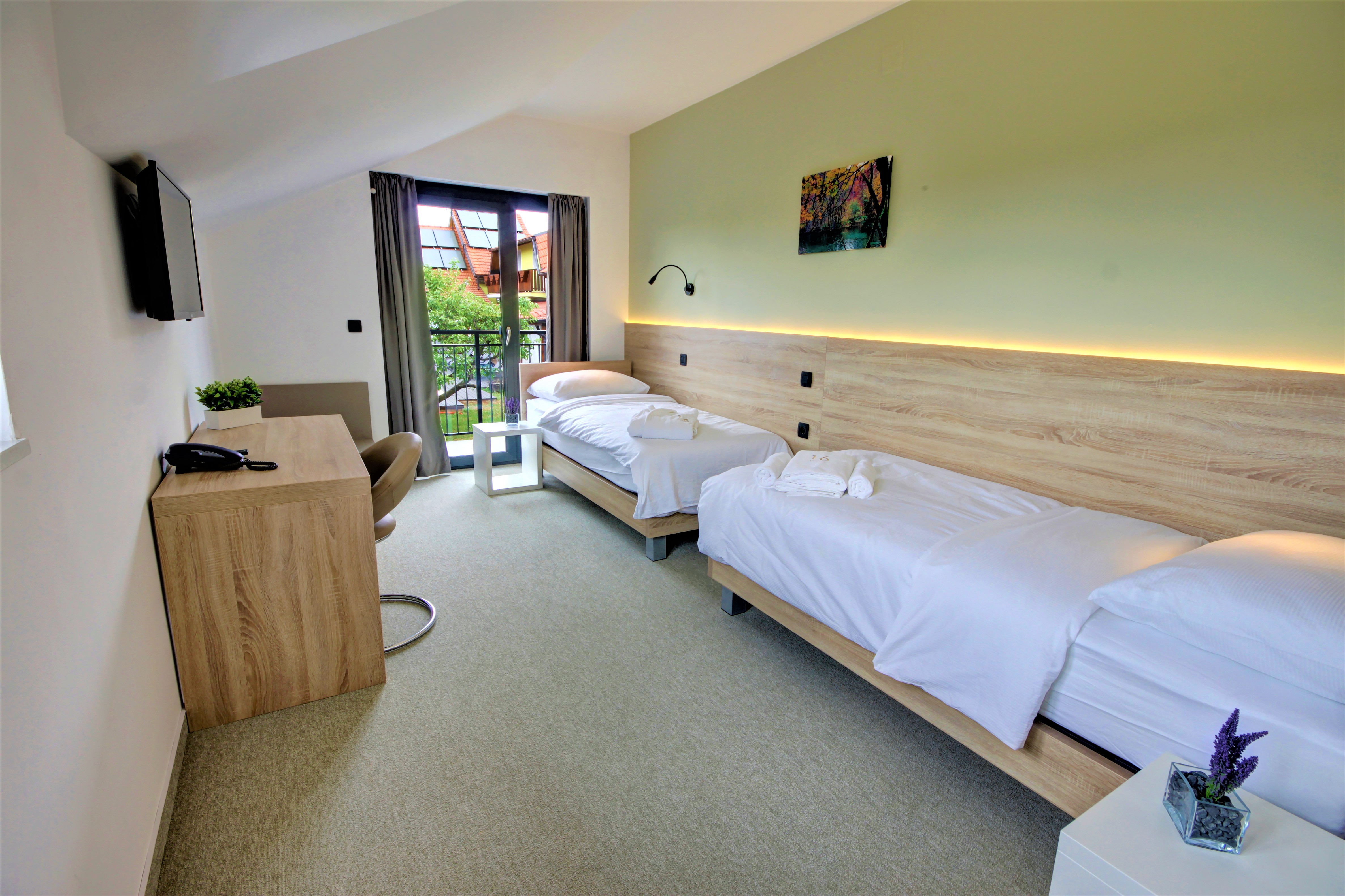 16 Lakes Hotel