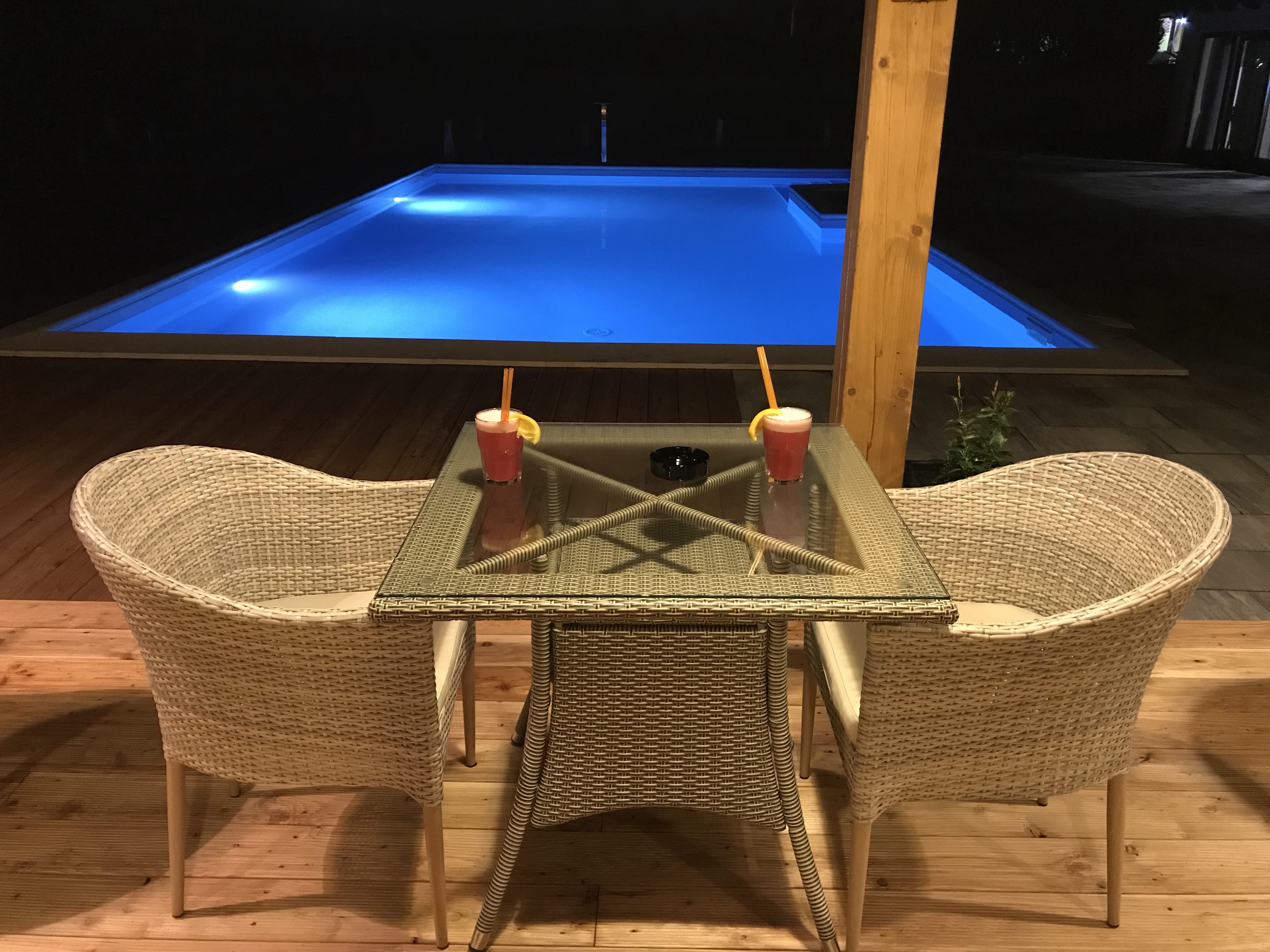 16 Lakes Hotel