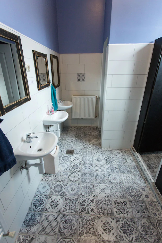 Falling Lakes Hostel