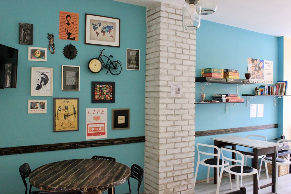 Falling Lakes Hostel