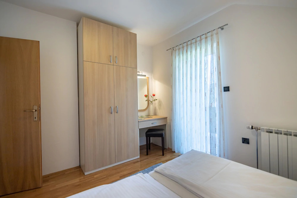 Apartments And Room Robert