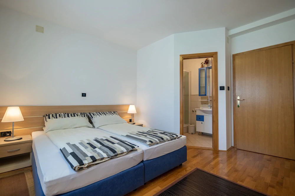 Apartments And Room Robert