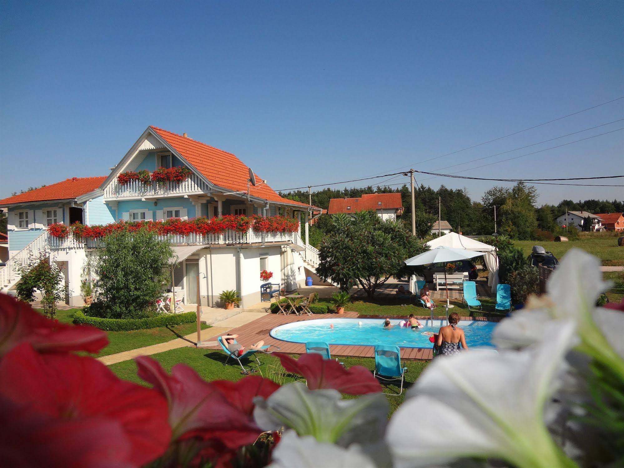 Pool Apartments Plitvice Lakes