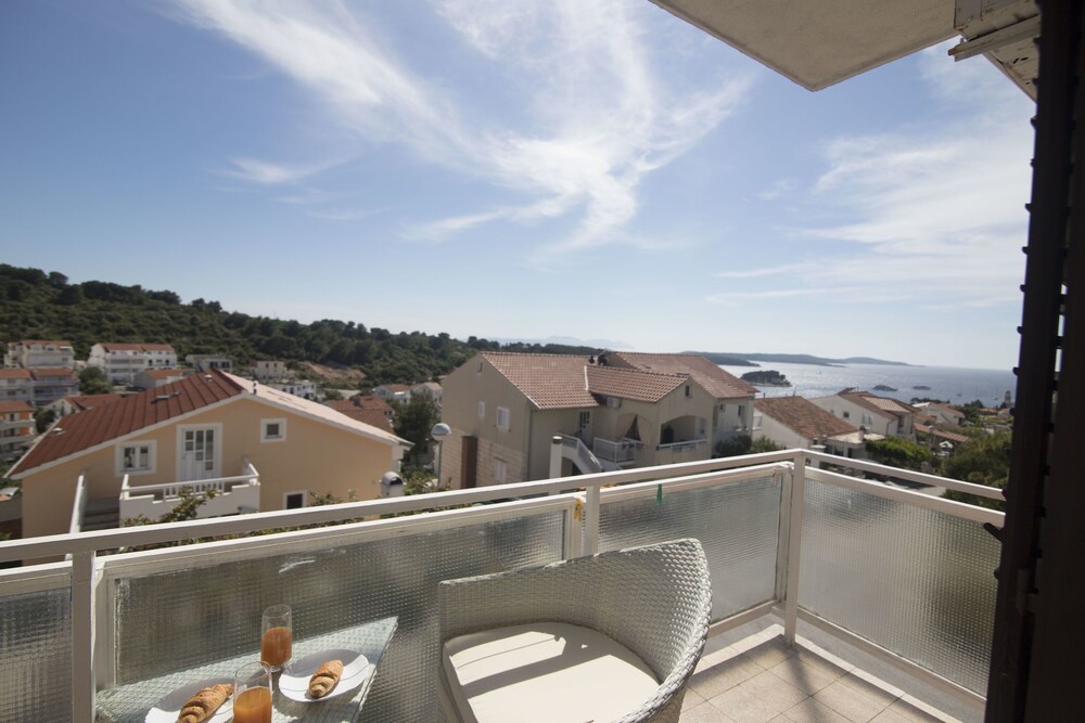 Apartments and Rooms Nikol