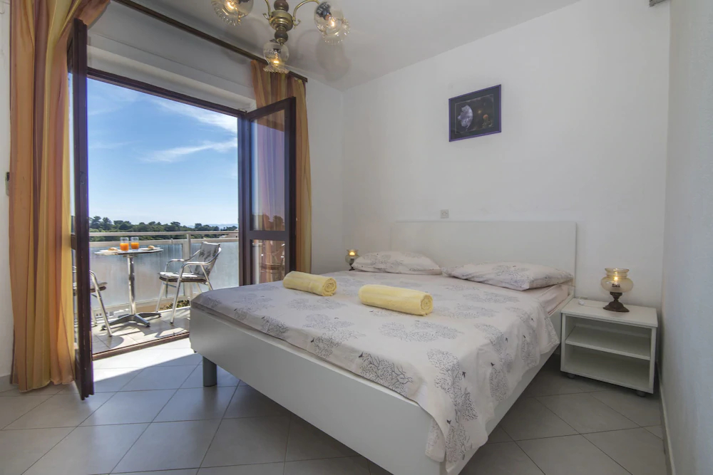 Apartments and Rooms Nikol