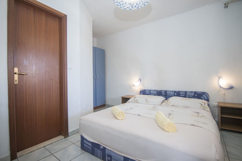 Apartments and Rooms Nikol
