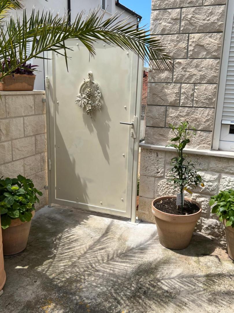 Apartments Jakov and Antonia