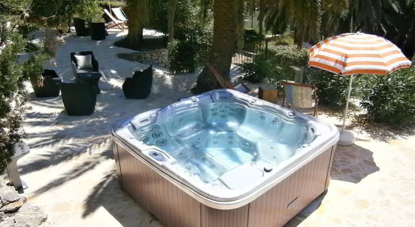 Hotel Moeesy, Blue & Green Oasis