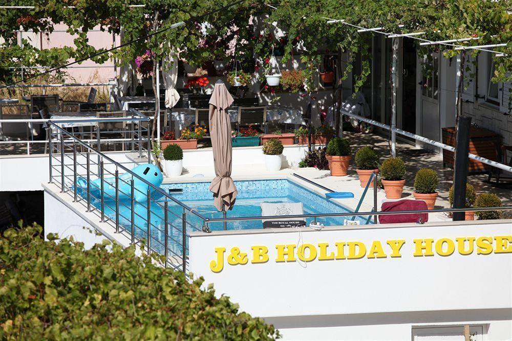 J & B Holiday House
