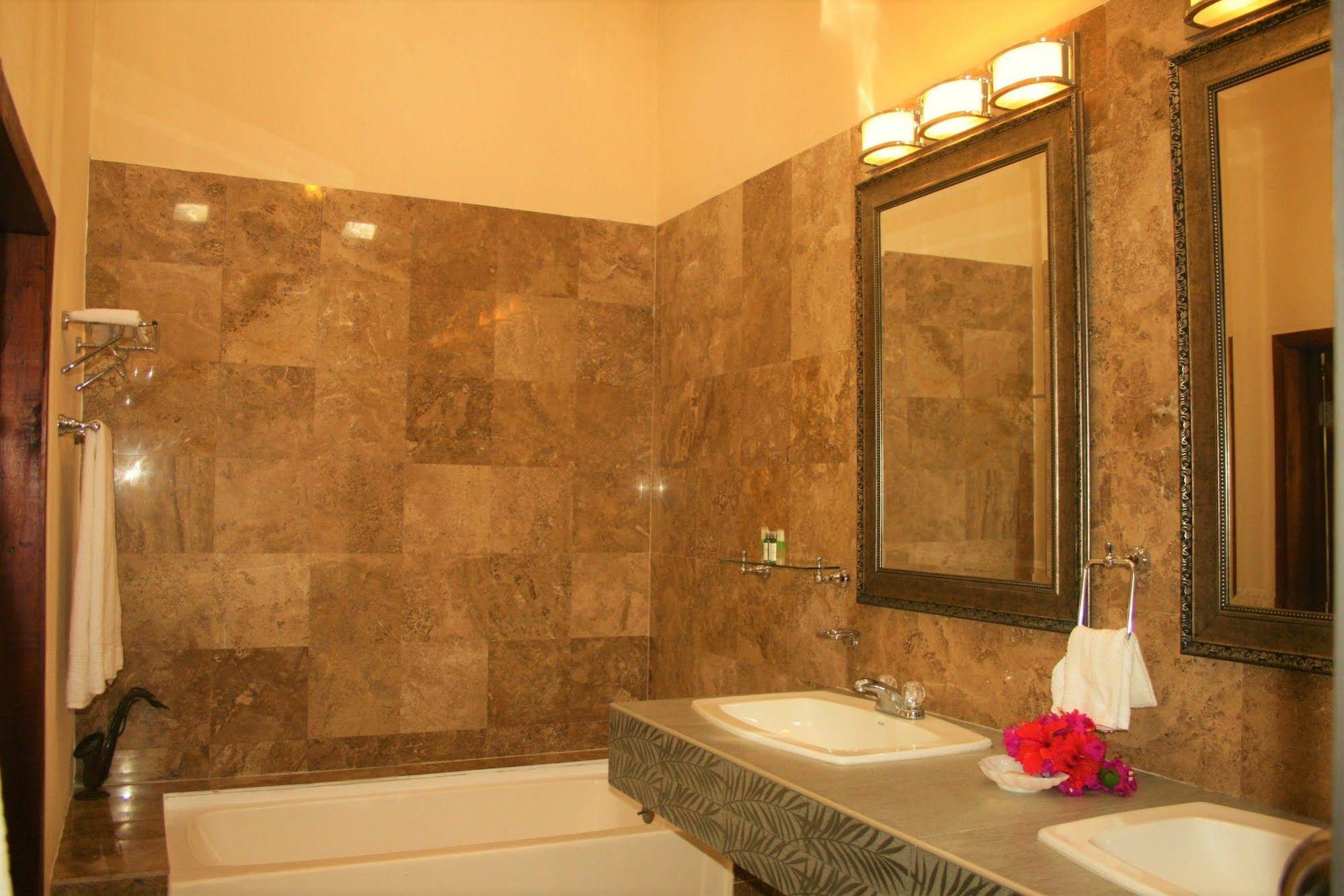 Abaka Bay Resort