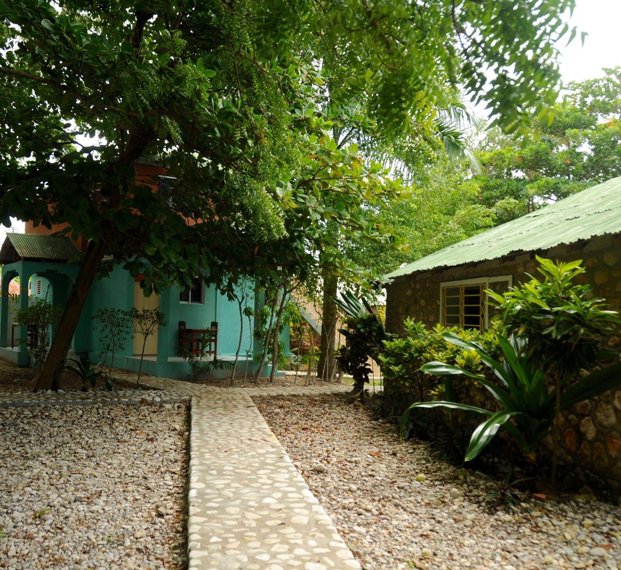 Hotel du Village