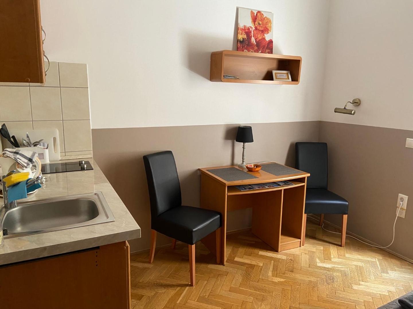 Guest Rest Studio Apartments