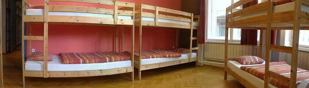 2B Hostel & Rooms