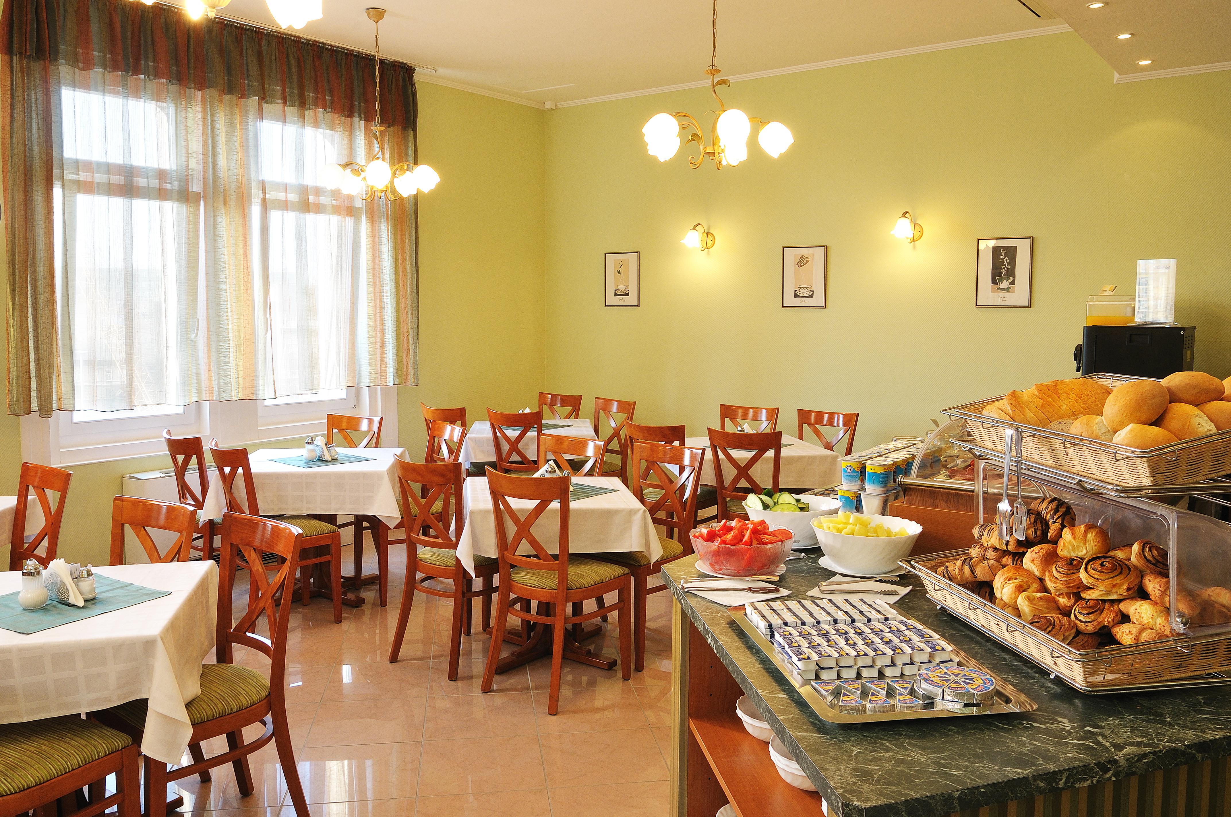 Baross City Hotel