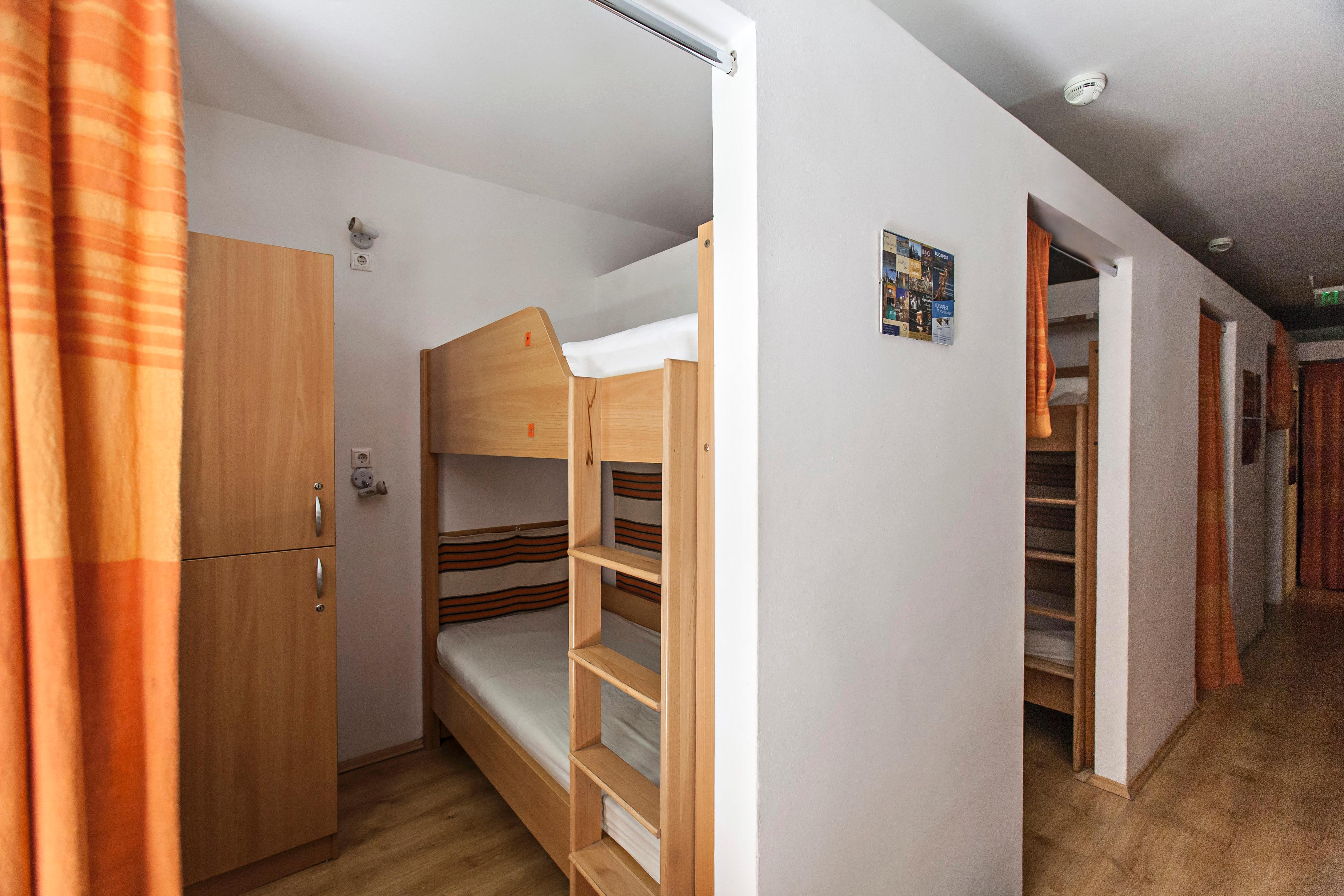 Broadway Hostel & Apartments