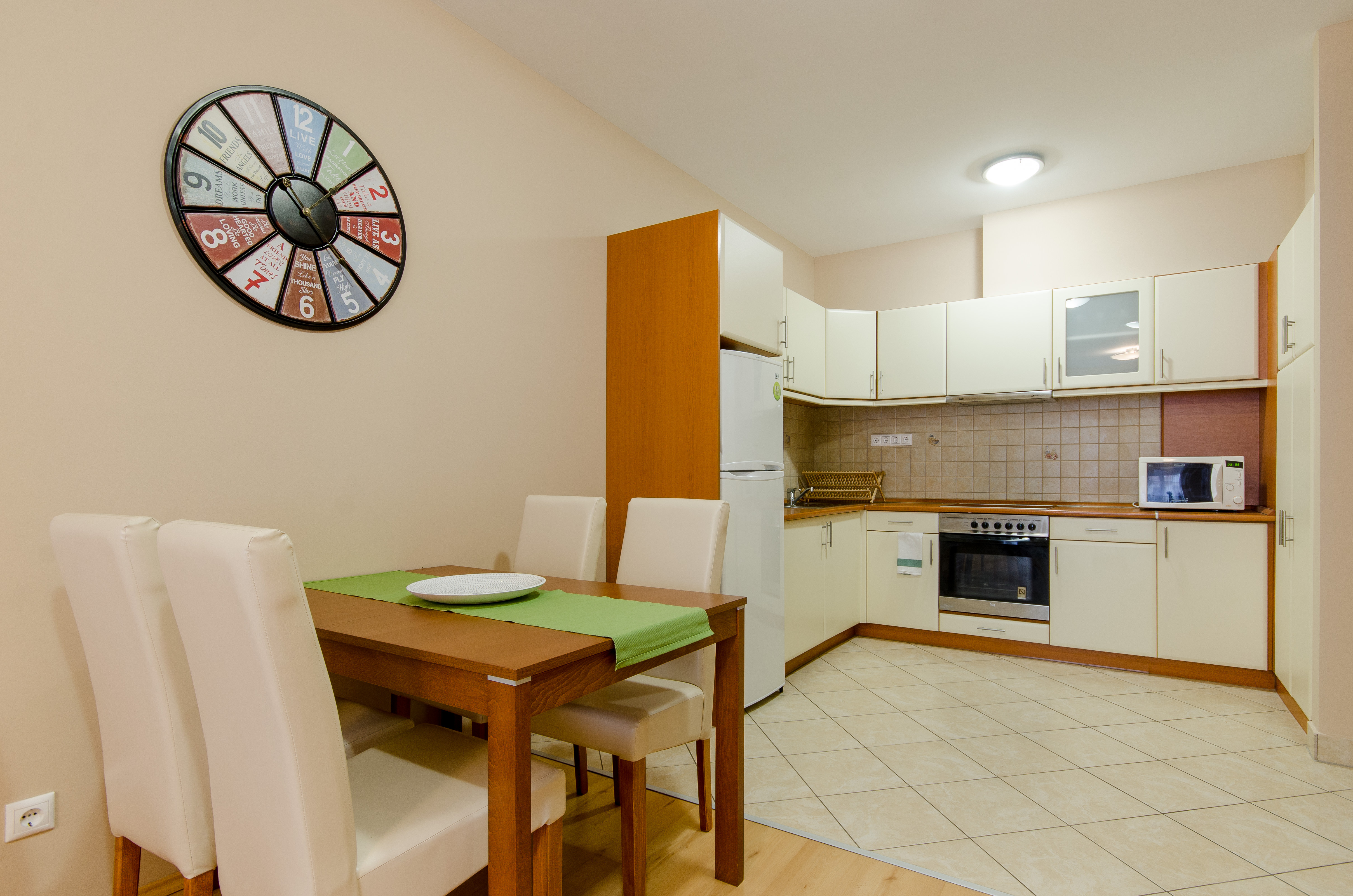 Broadway Hostel & Apartments