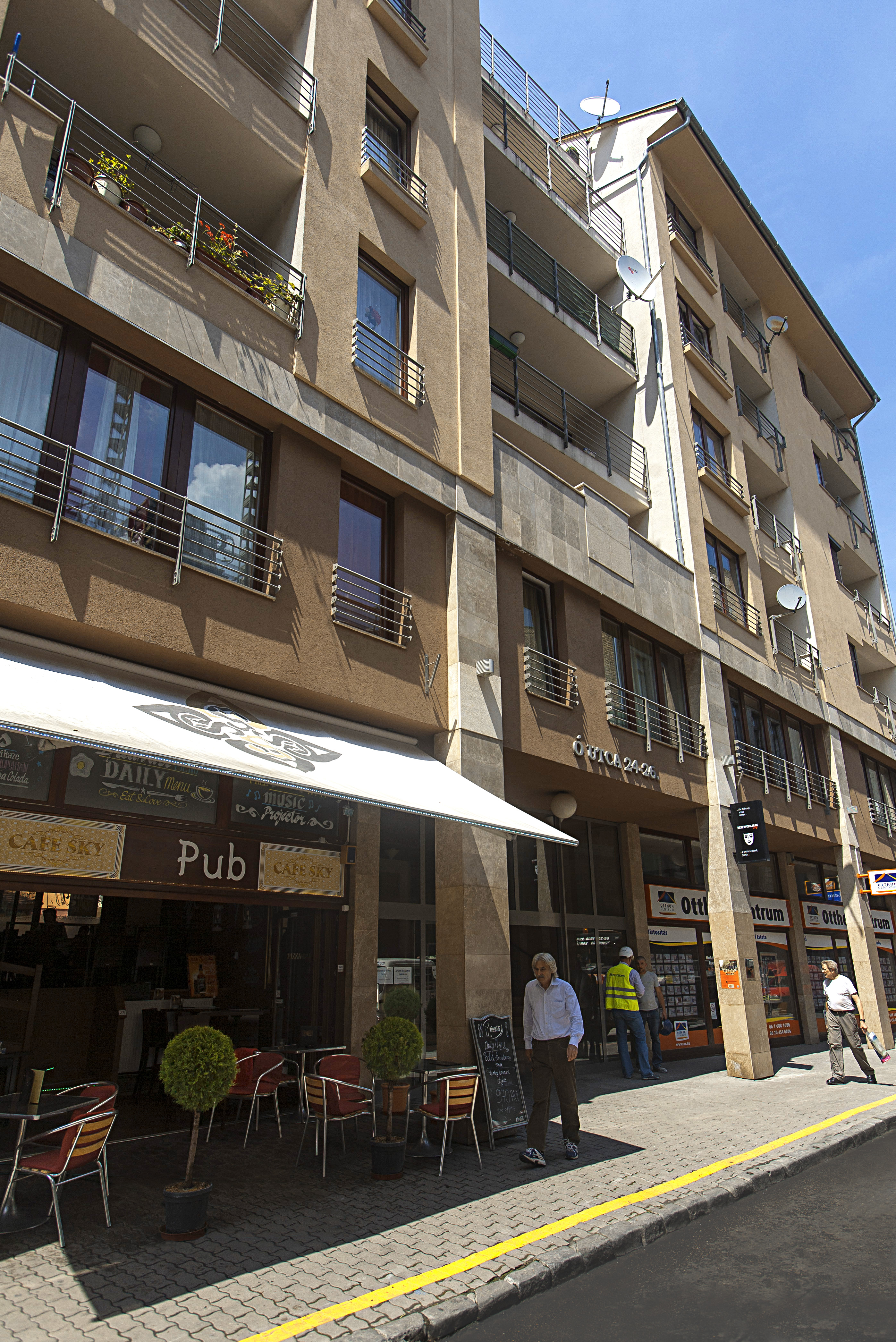 Broadway Hostel & Apartments
