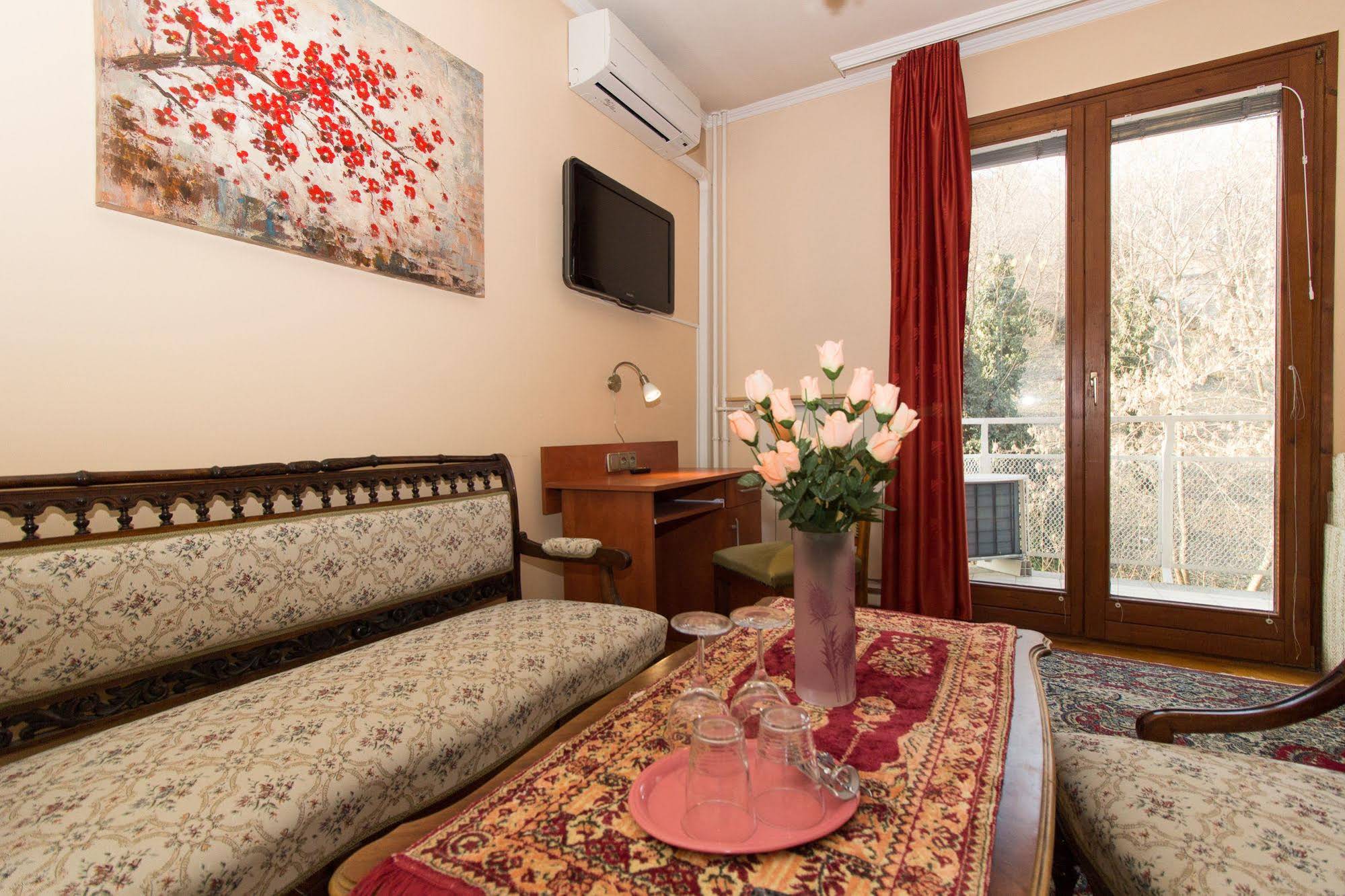 Budavar Pension