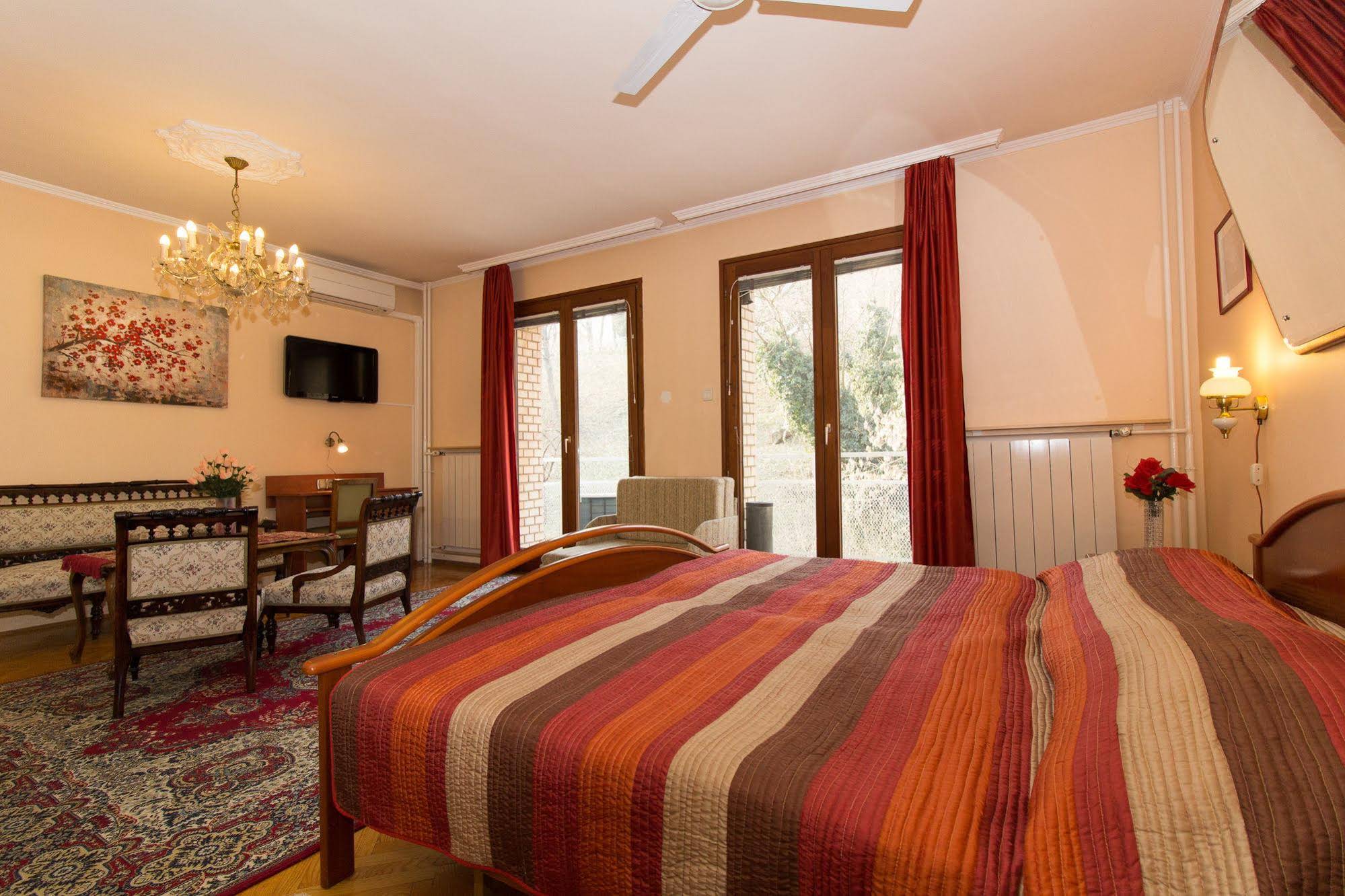 Budavar Pension