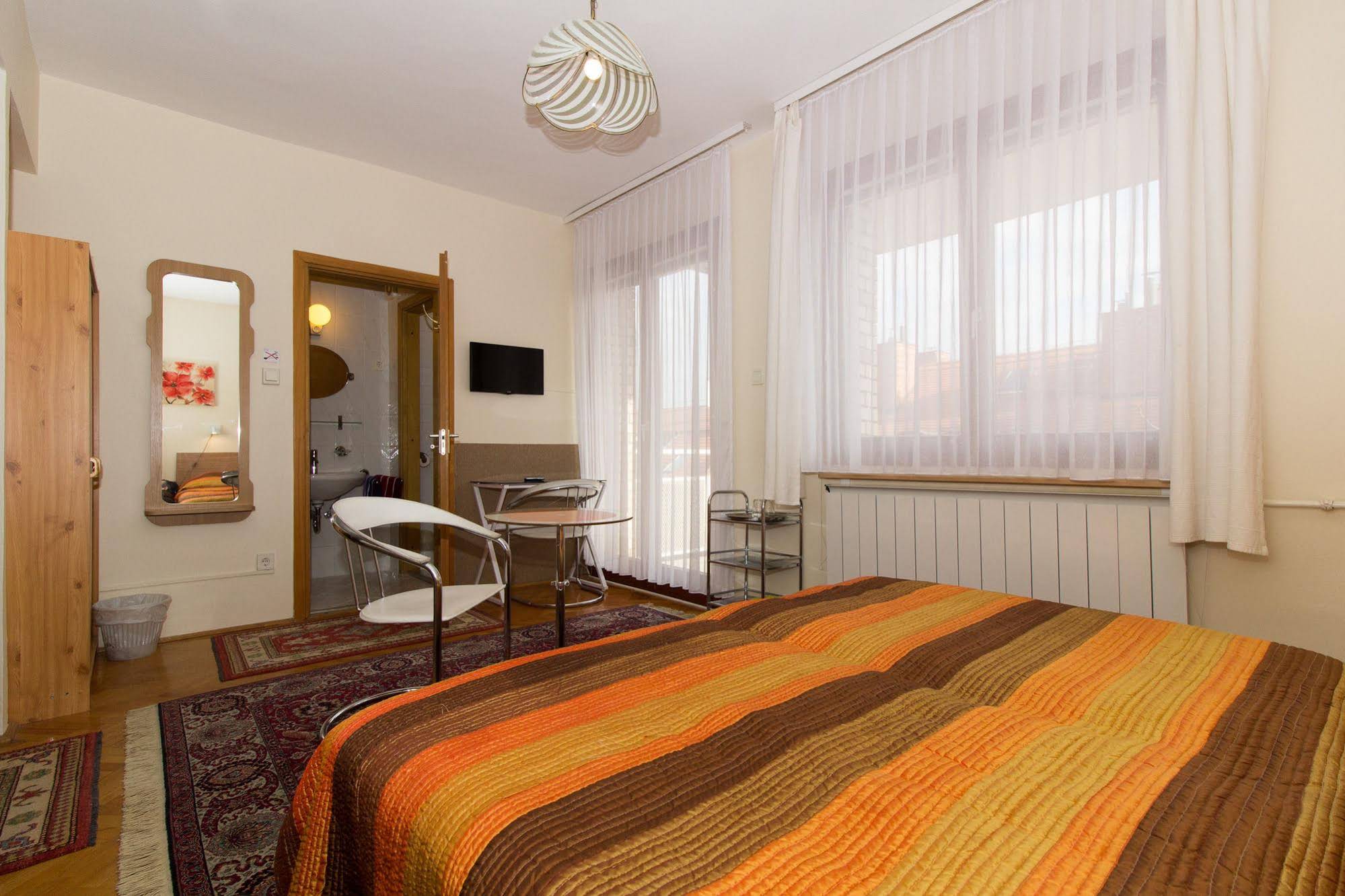 Budavar Pension