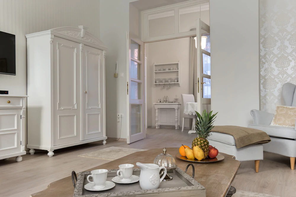 Chestnut & Eliza Suites