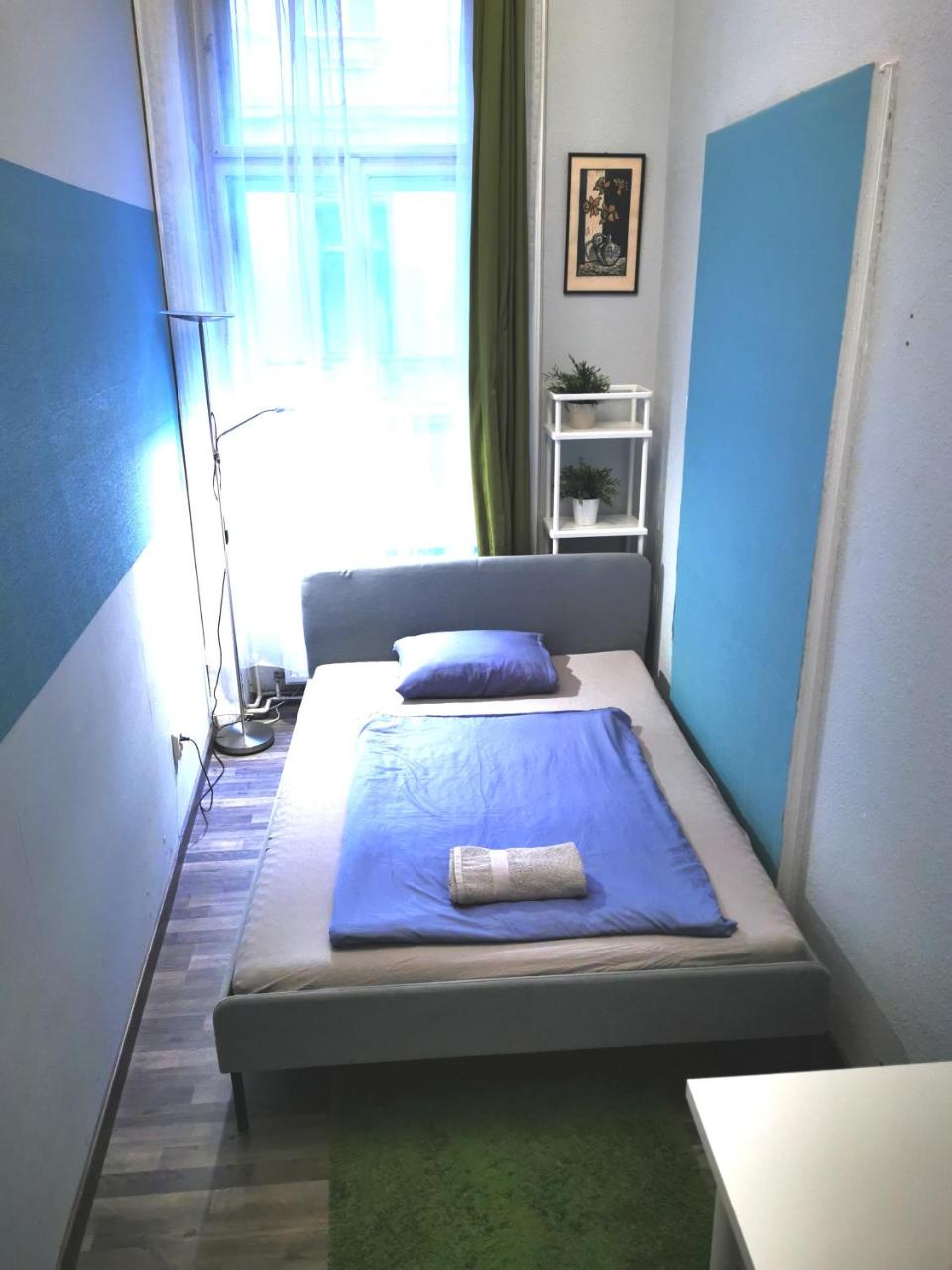 Emerald Apartments & Hostel