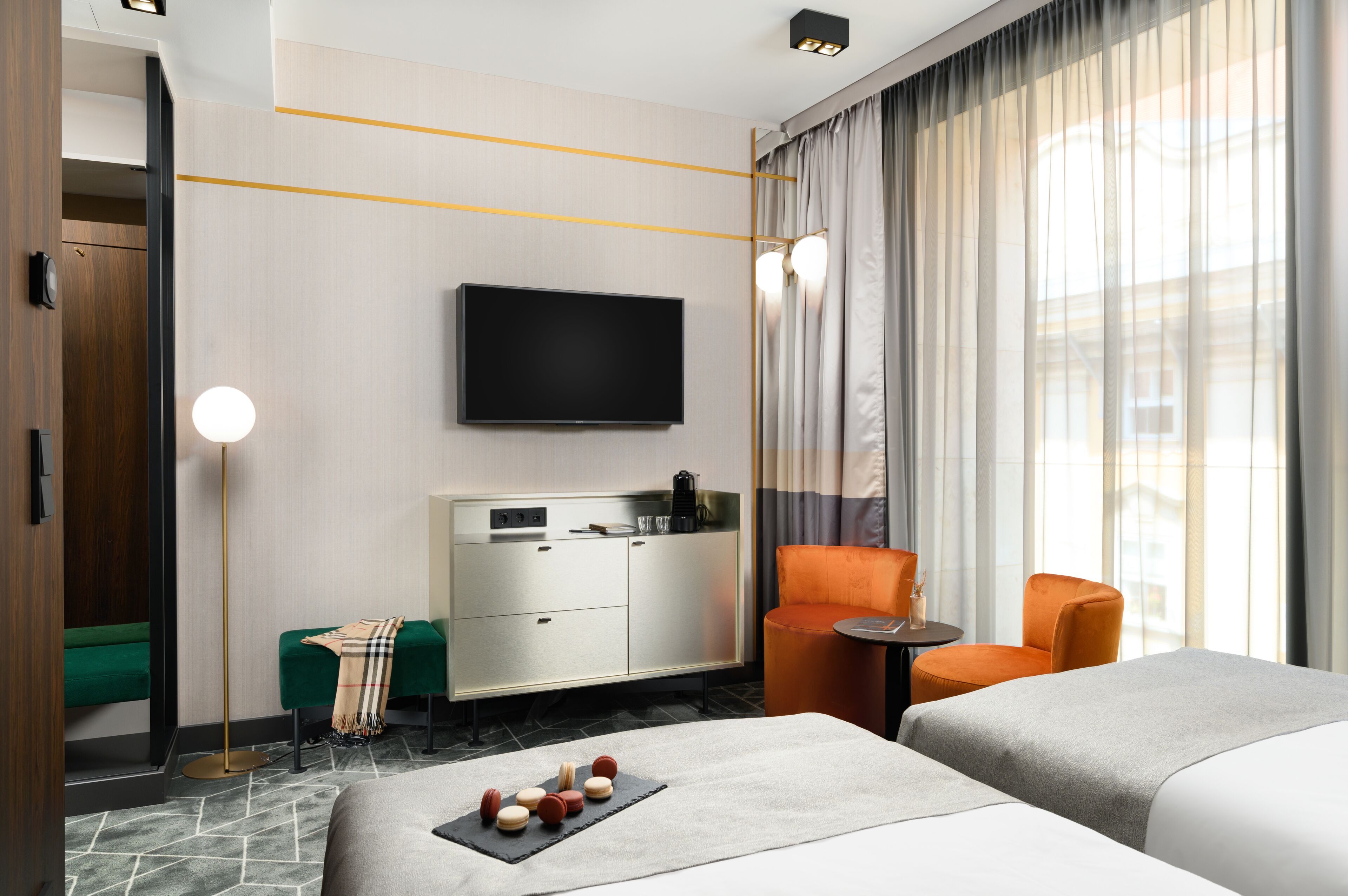 Hotel Emerald & Suites