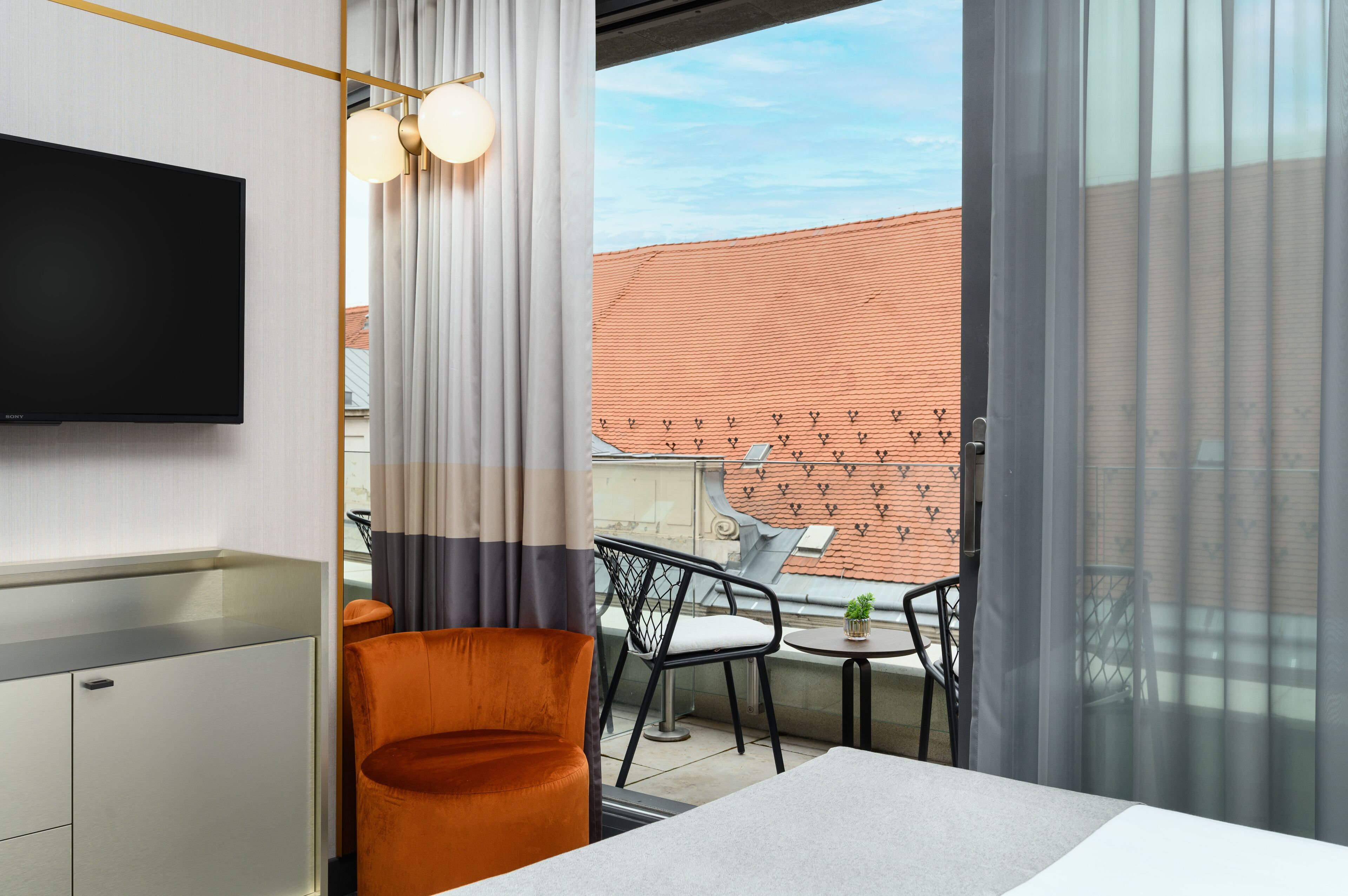 Hotel Emerald & Suites