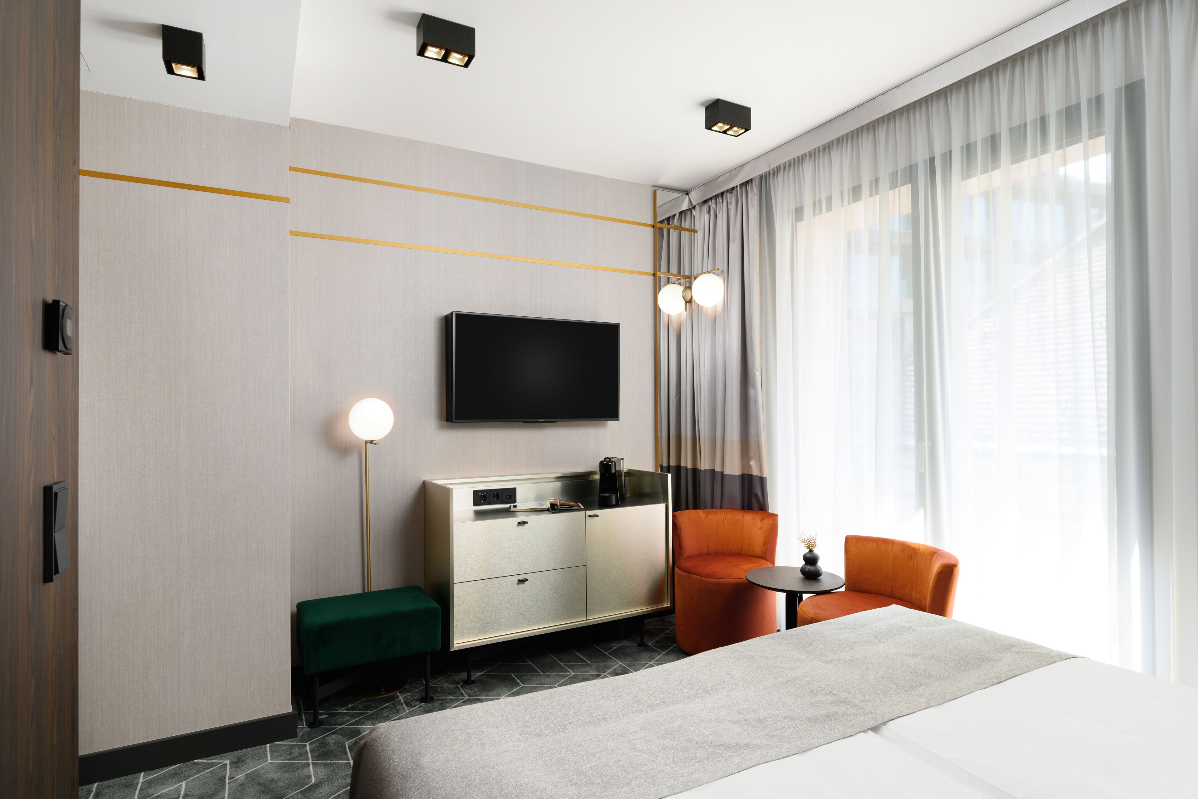 Hotel Emerald & Suites