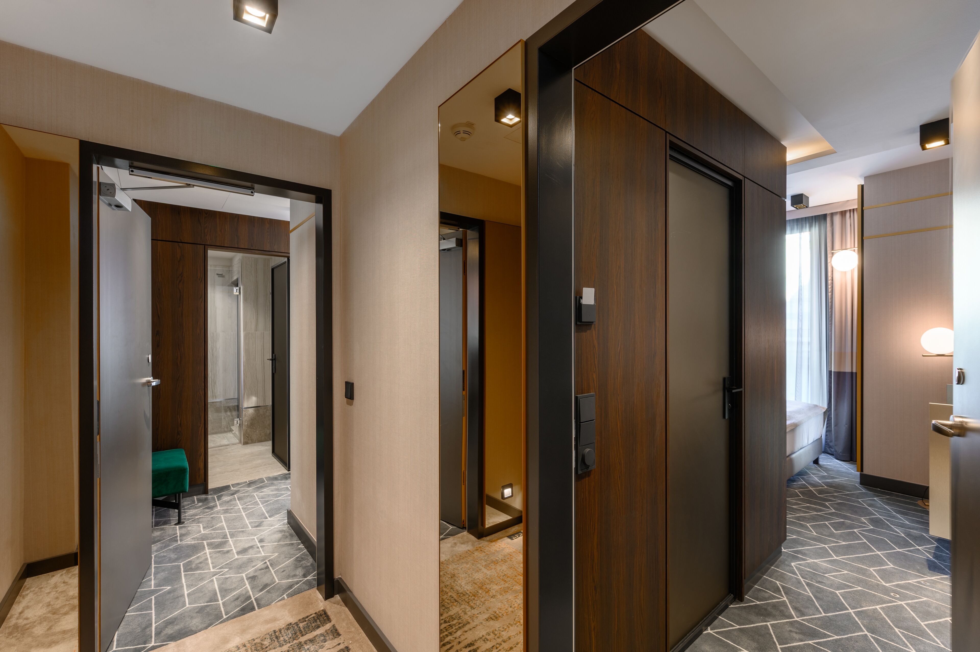 Hotel Emerald & Suites