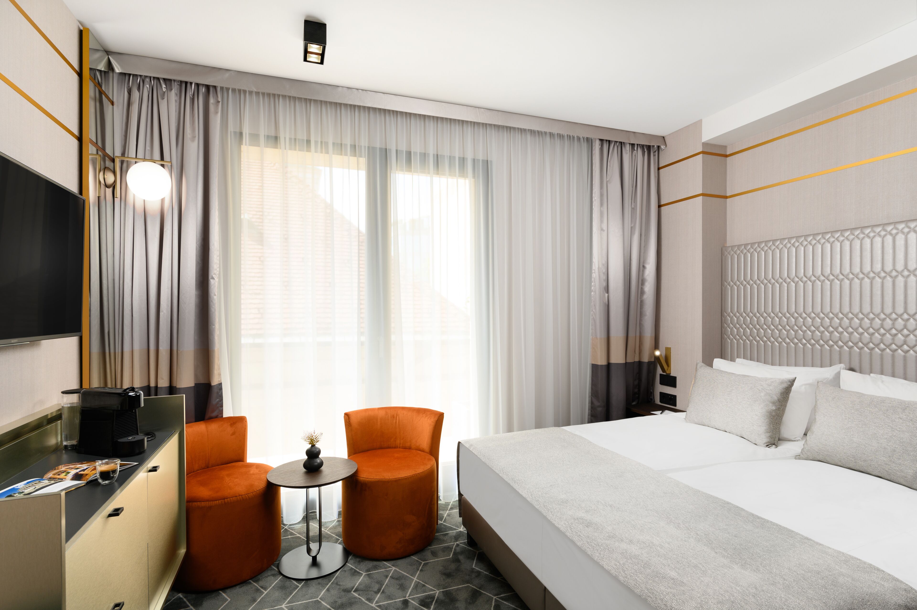 Hotel Emerald & Suites