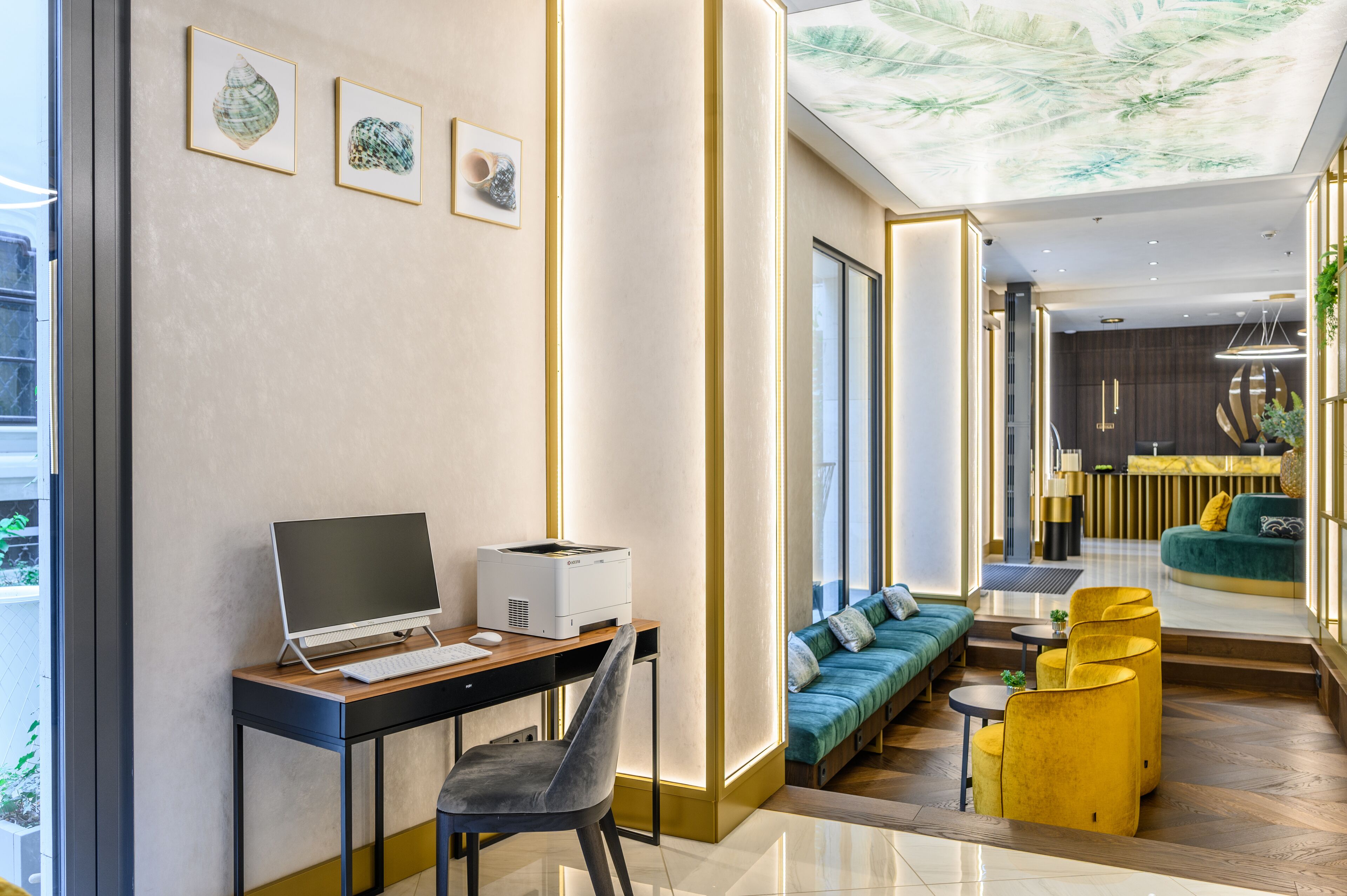 Hotel Emerald & Suites