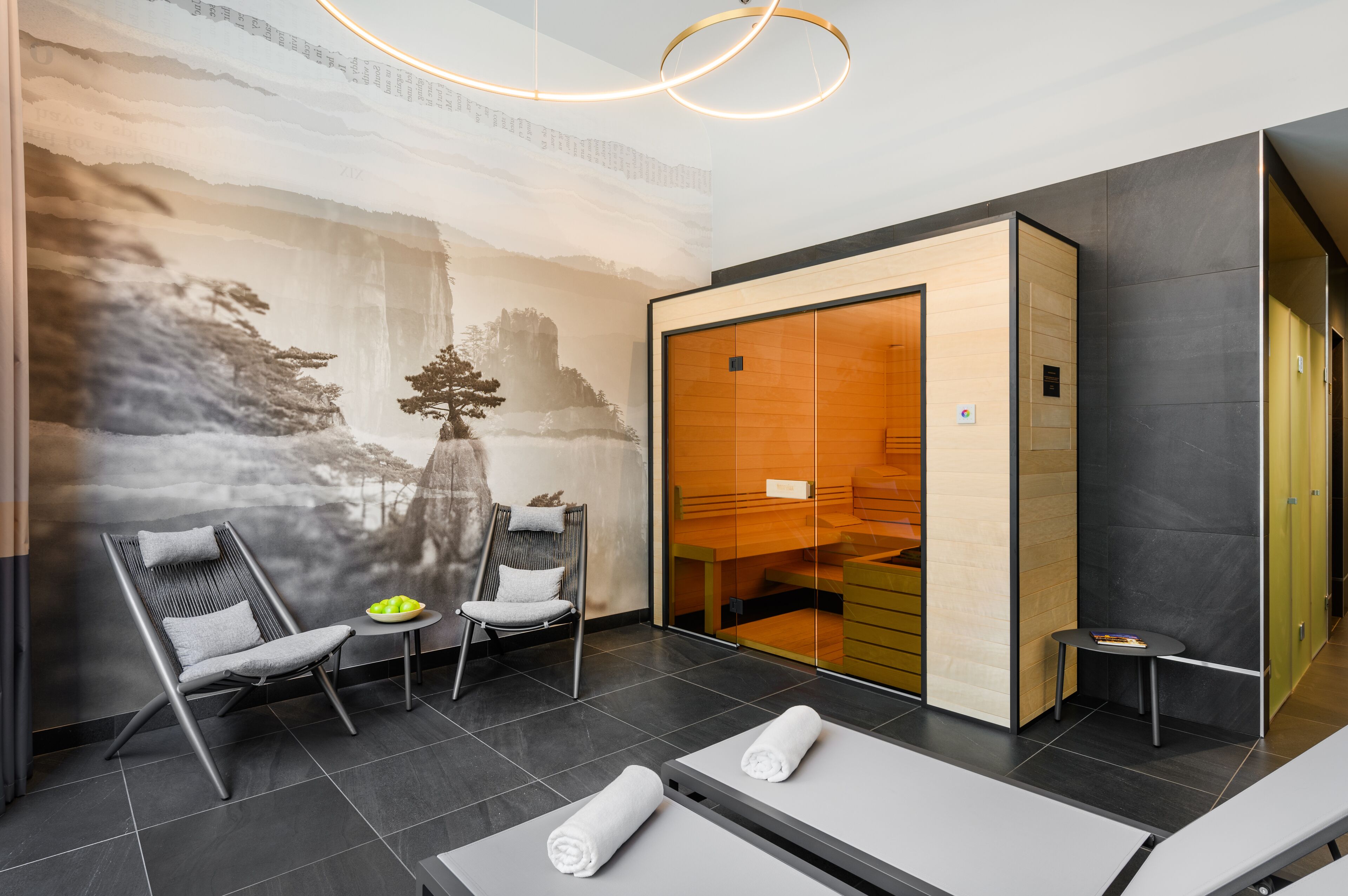 Hotel Emerald & Suites