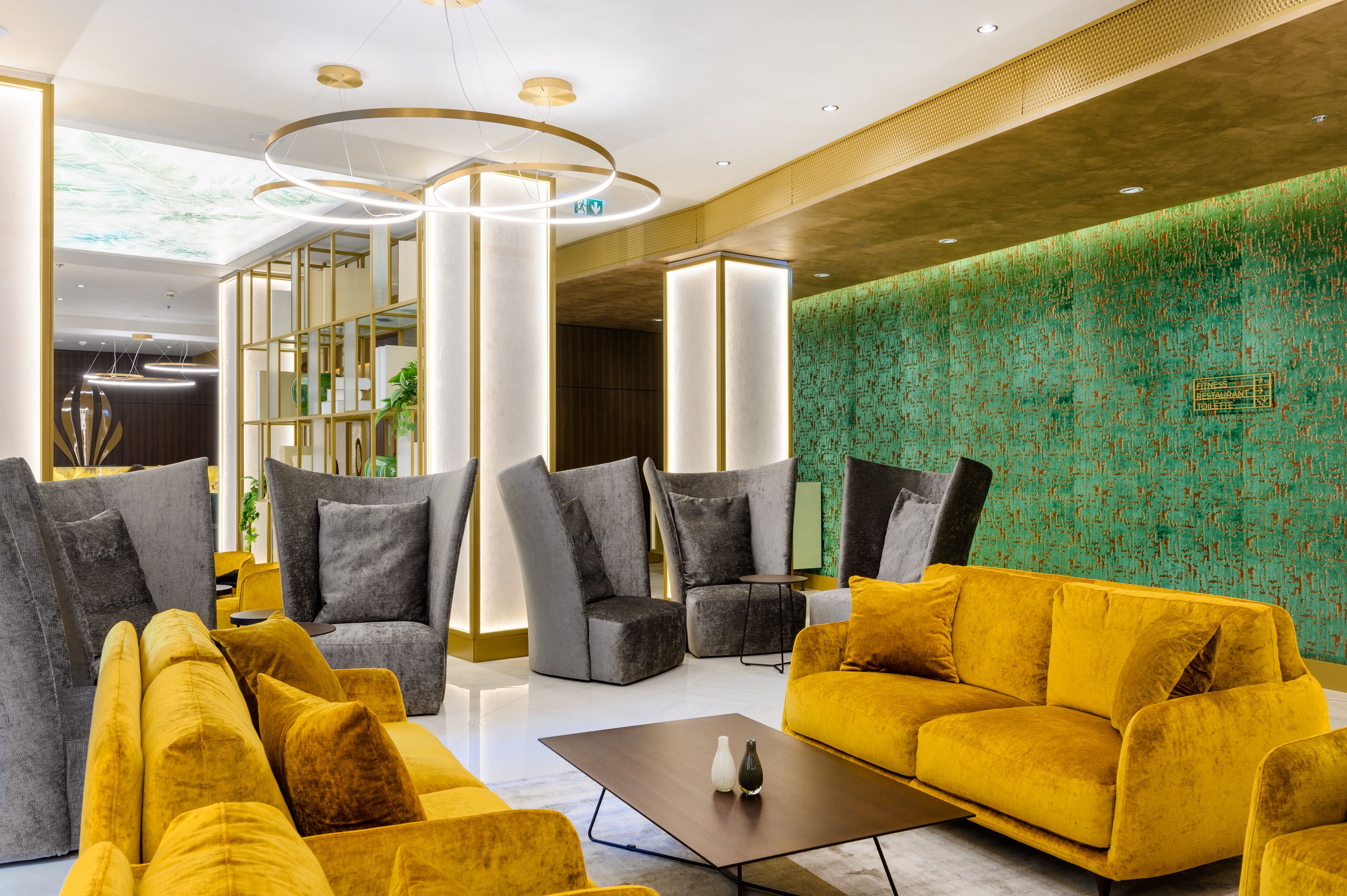 Hotel Emerald & Suites