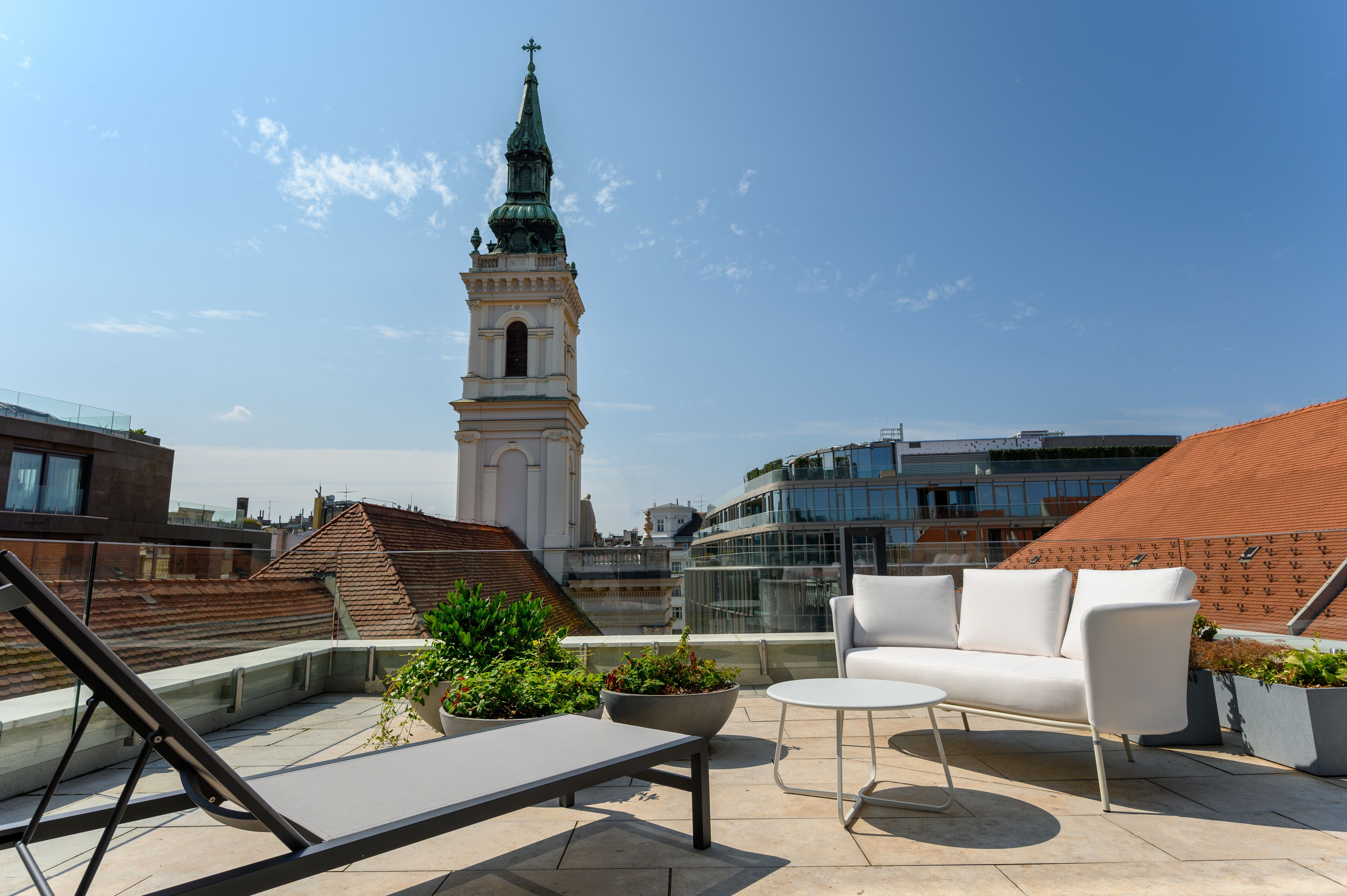 Hotel Emerald & Suites